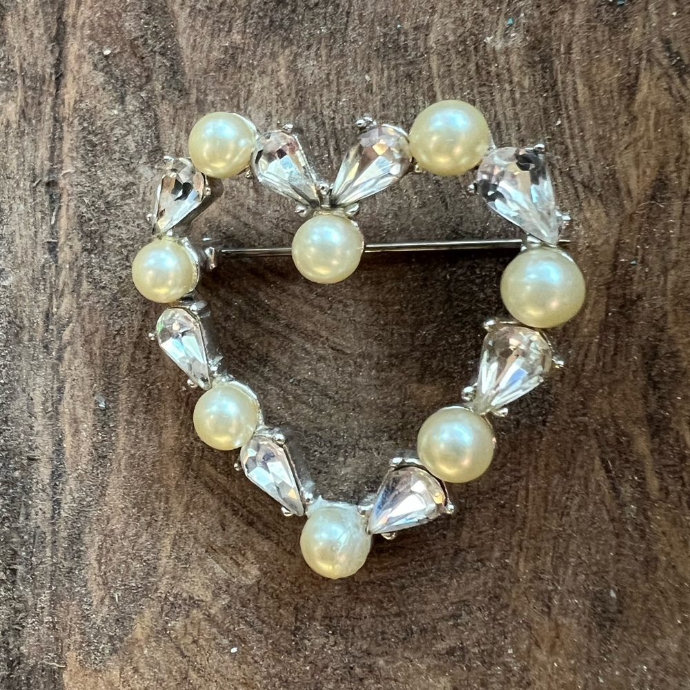 Vintage Heart shaped Pin - Picture 4 of 6